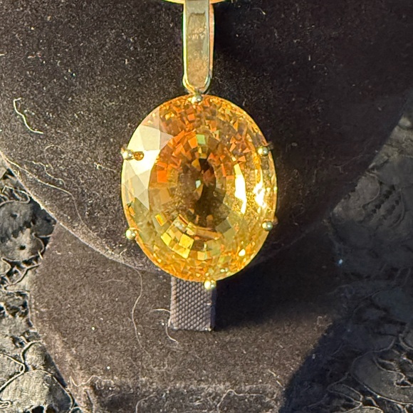 Elegant 50 carat Citrine set in 14K - Gold Pendant